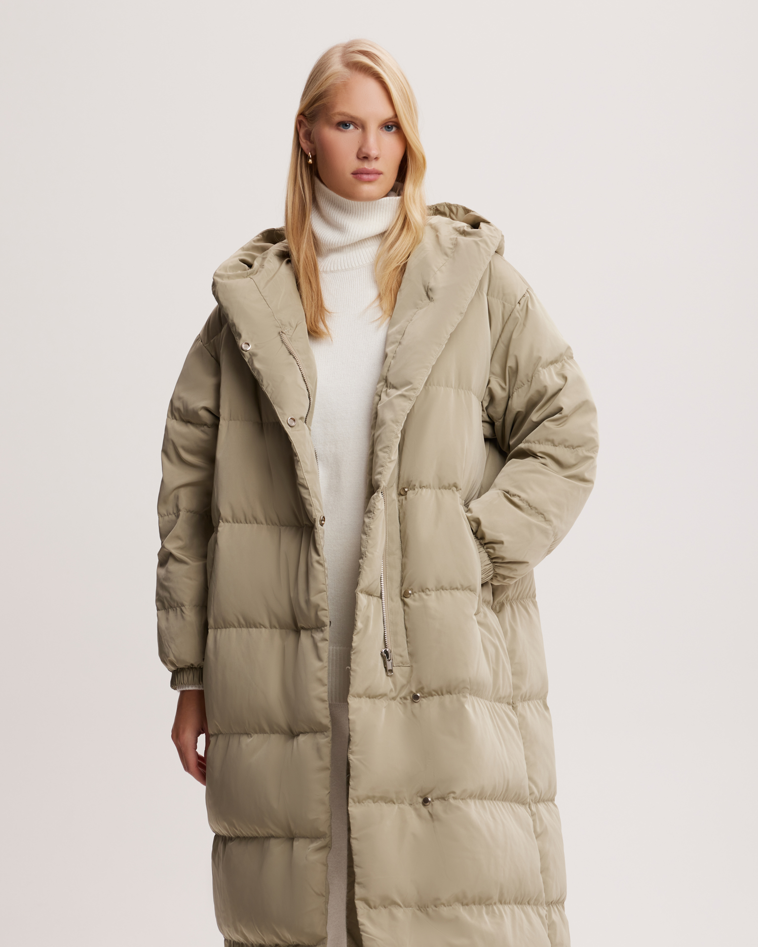 Пуховик на заклепках в цвете хаки 2