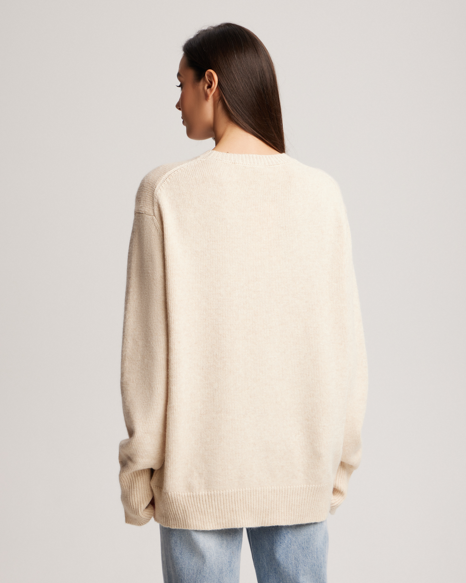 Oversize джемпер в бежевом цвете 5