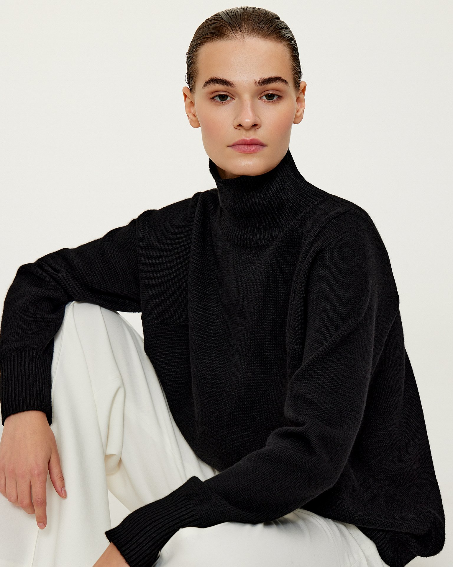 Базовый джемпер с горлом в черном цвете 6