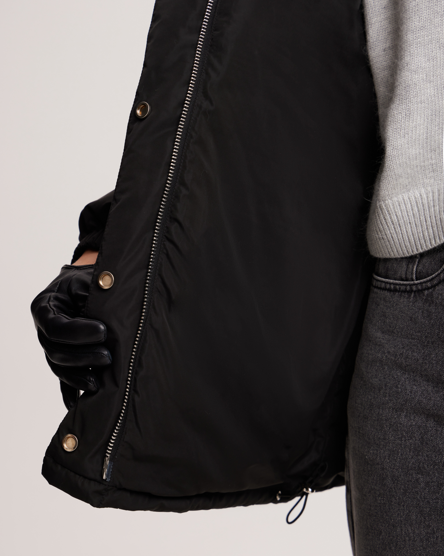 Удлиненная куртка в черном цвете 8