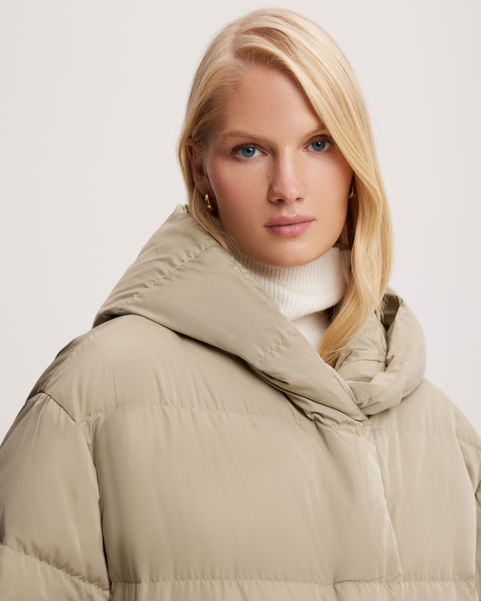 Пуховик на заклепках в цвете хаки 6