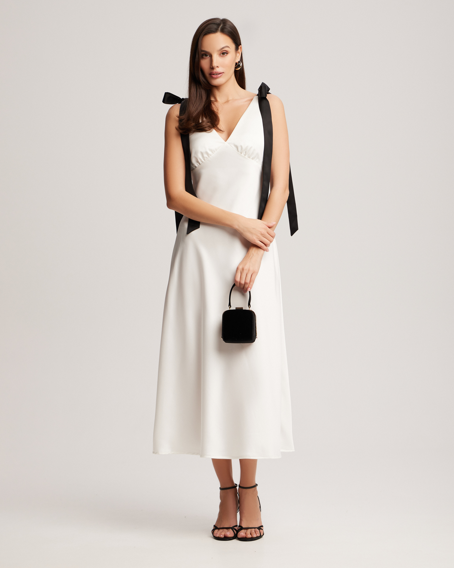 Платье с V-образным вырезом 2