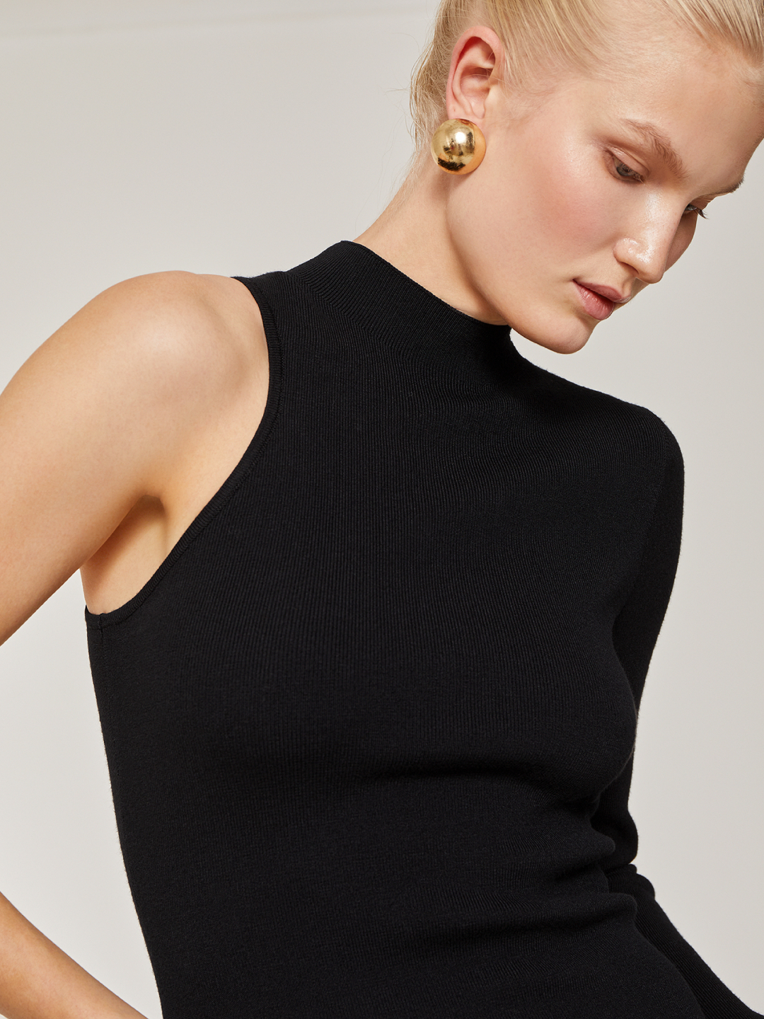 Асимметричное платье в черном цвете 4