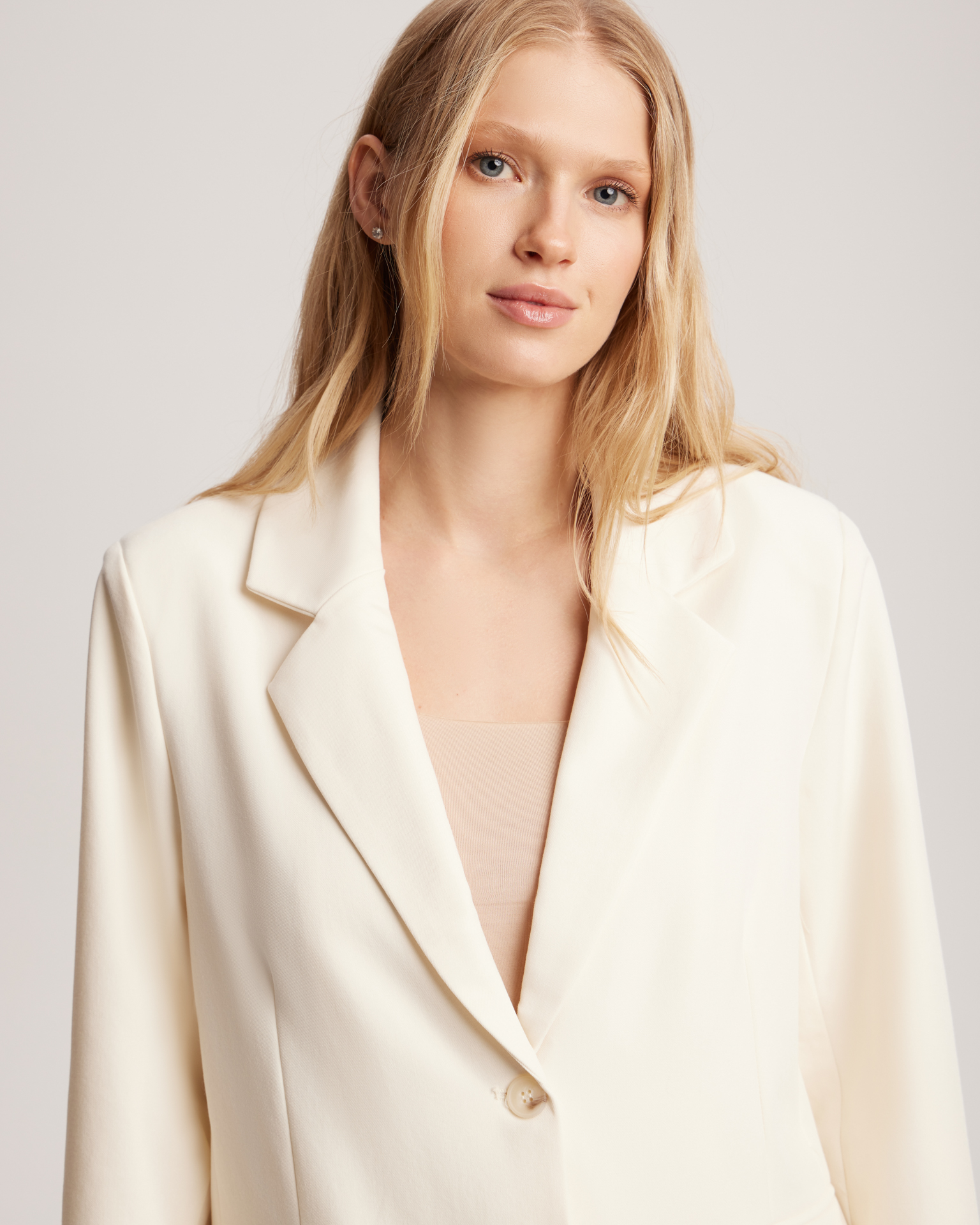 Жакет прямого силуэта в молочном цвете 6