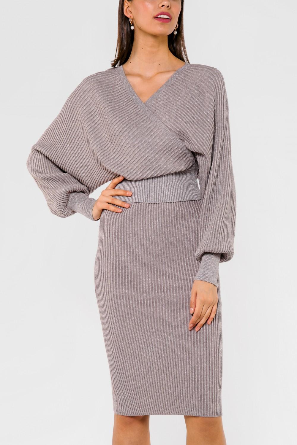 Юбочный костюм в оттенке кофе с молоком 4