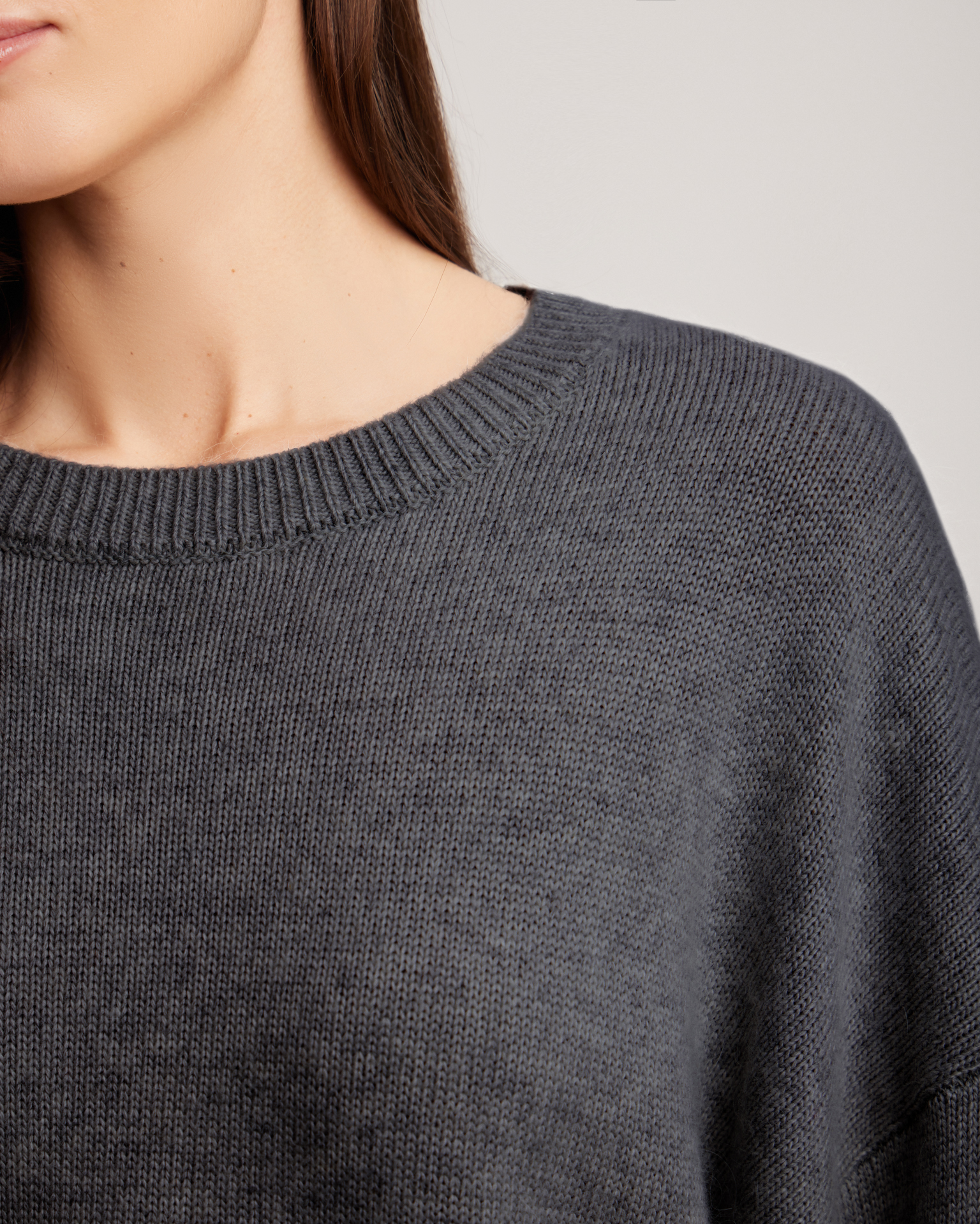 Укороченный джемпер в графитовом цвете 6