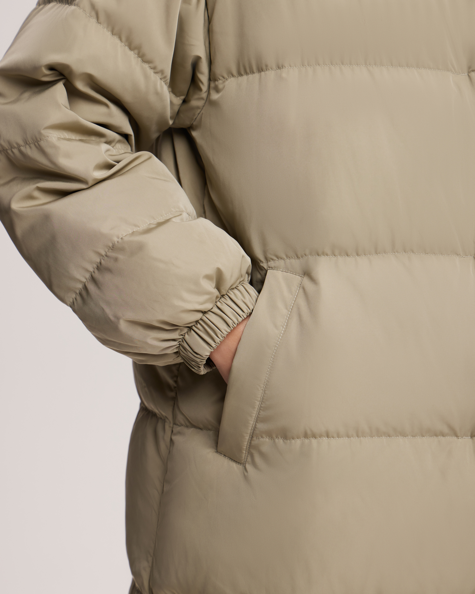 Пуховик на заклепках в цвете хаки 7