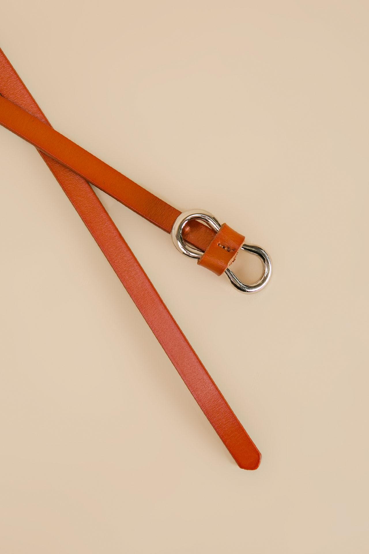 Тонкий ремень с металлической пряжкой  2