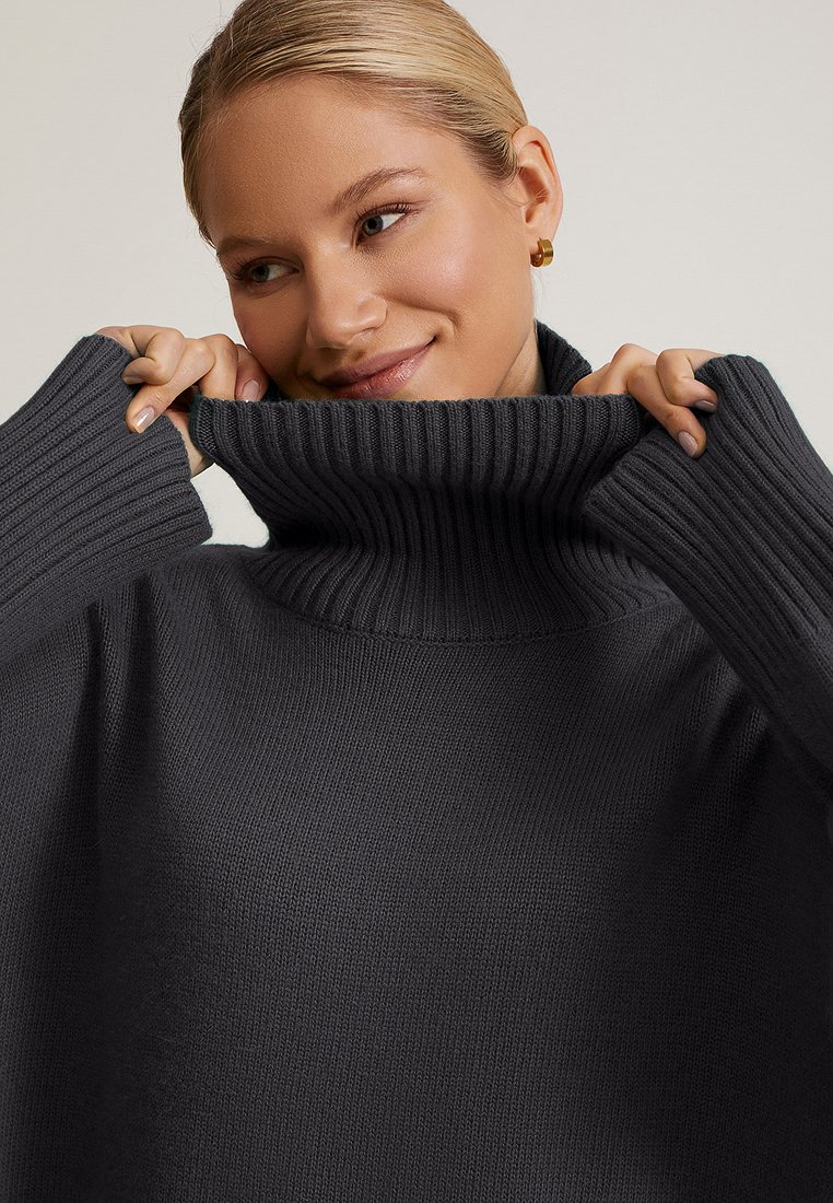 Джемпер с высоким воротом в графитовом цвете 6