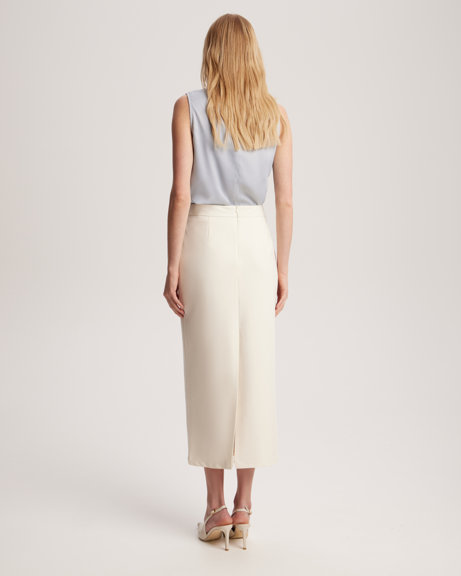 Юбка прямого силуэта в молочном цвете 3