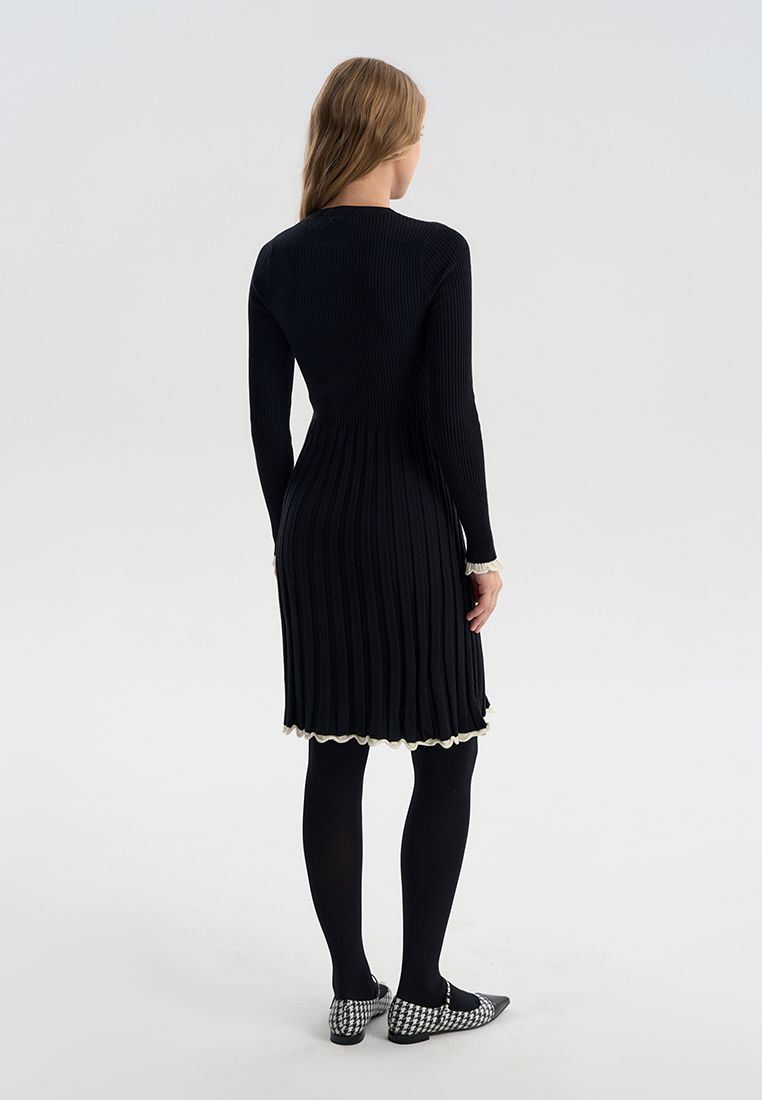 Dress with long sleeves 5