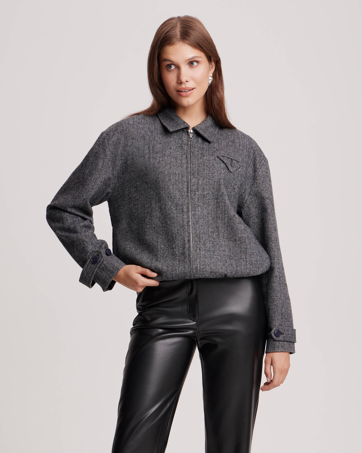 Прямые брюки из эко-кожи 3