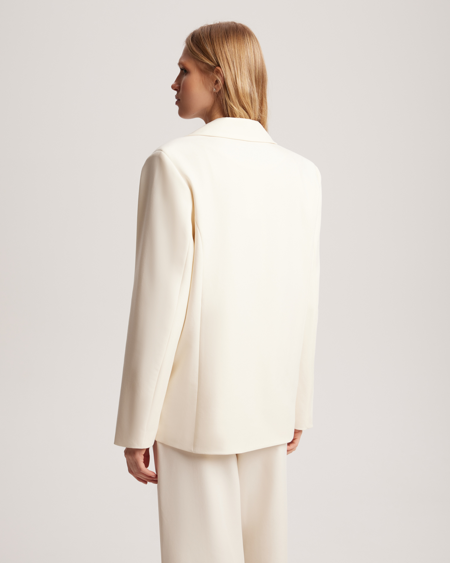 Жакет прямого силуэта в молочном цвете 3