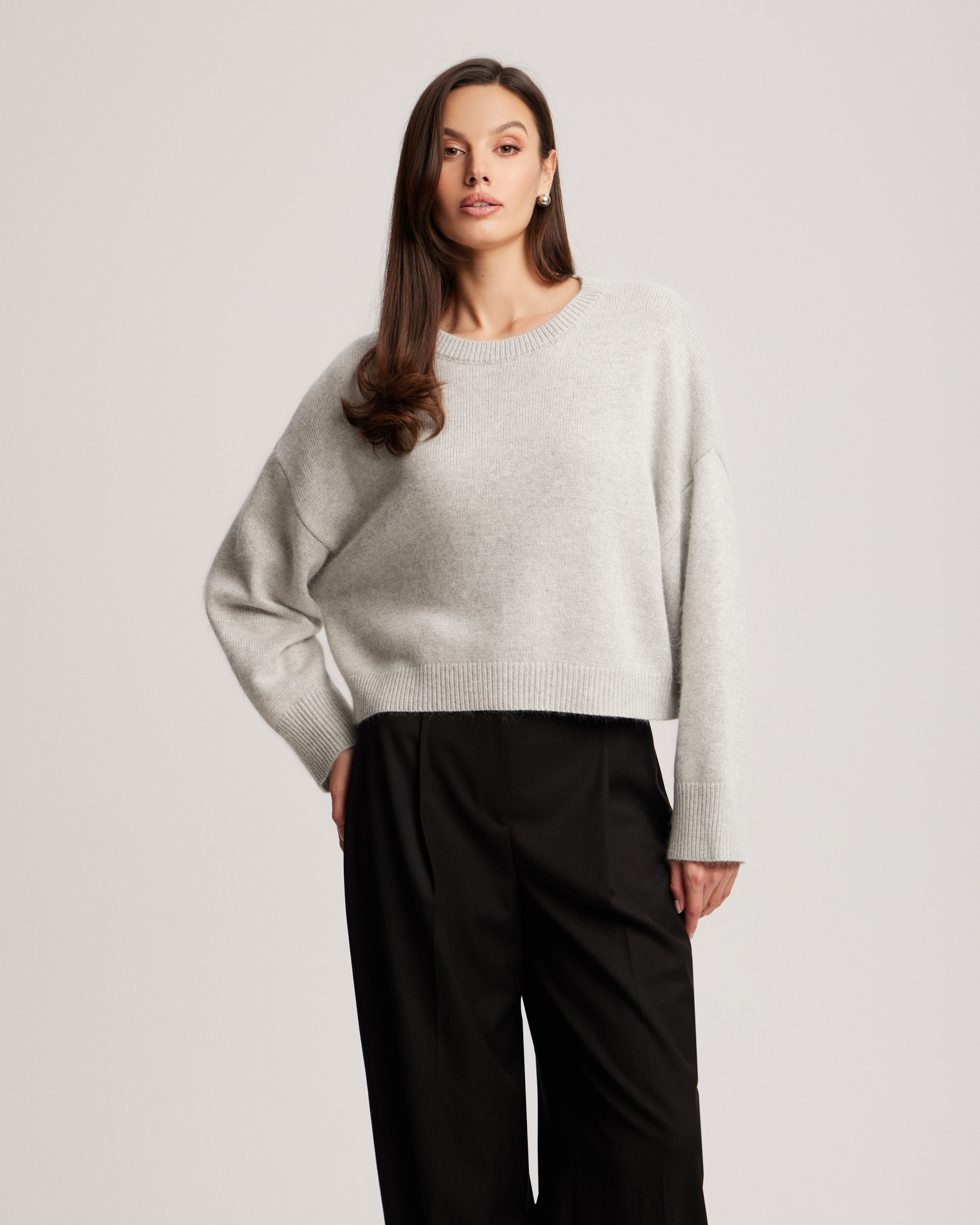 Укороченный джемпер в сером цвете 4