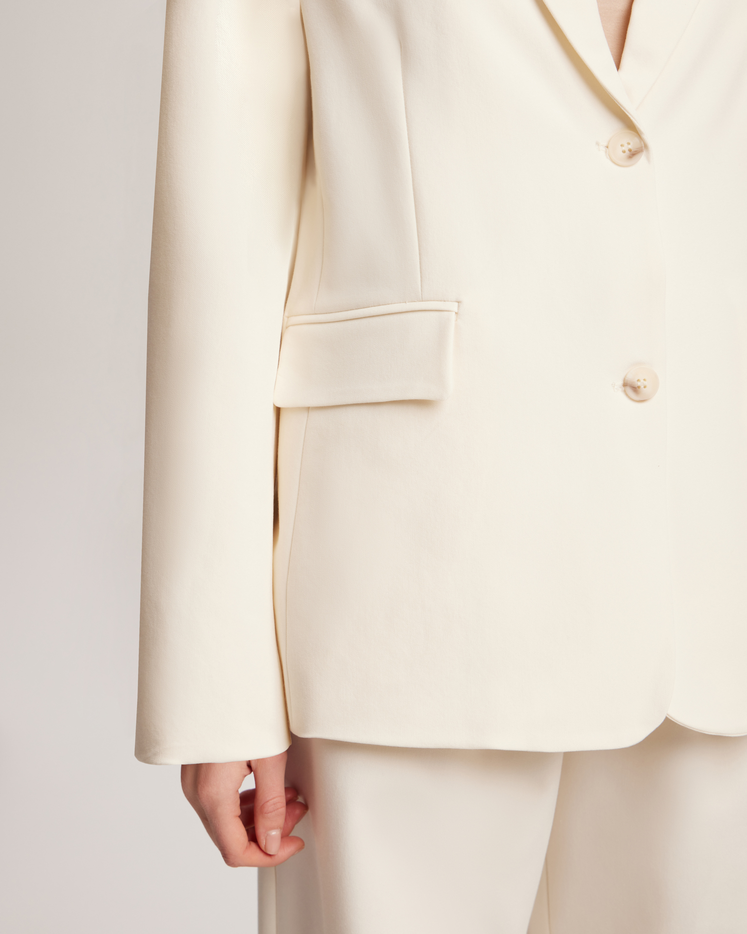 Жакет прямого силуэта в молочном цвете 7