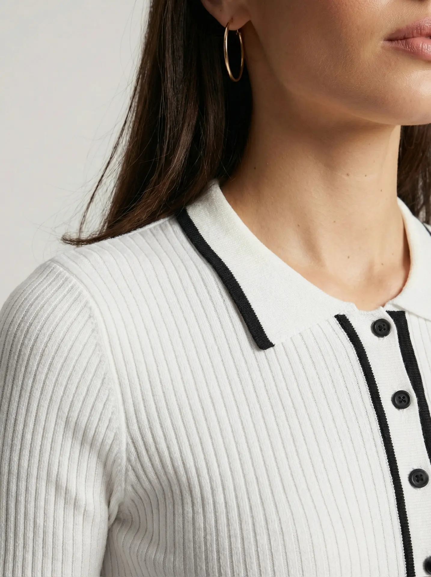 Белое трикотажное платье миди 4