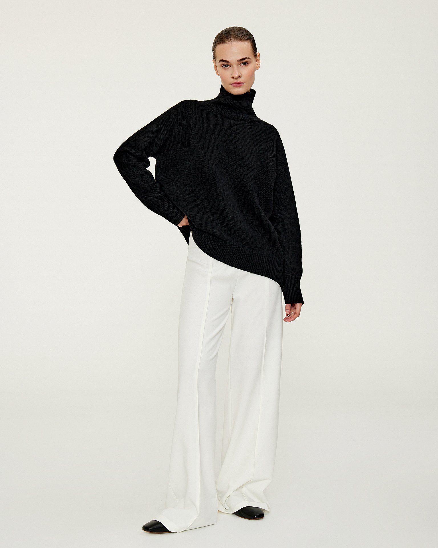 Базовый джемпер с горлом в черном цвете 3