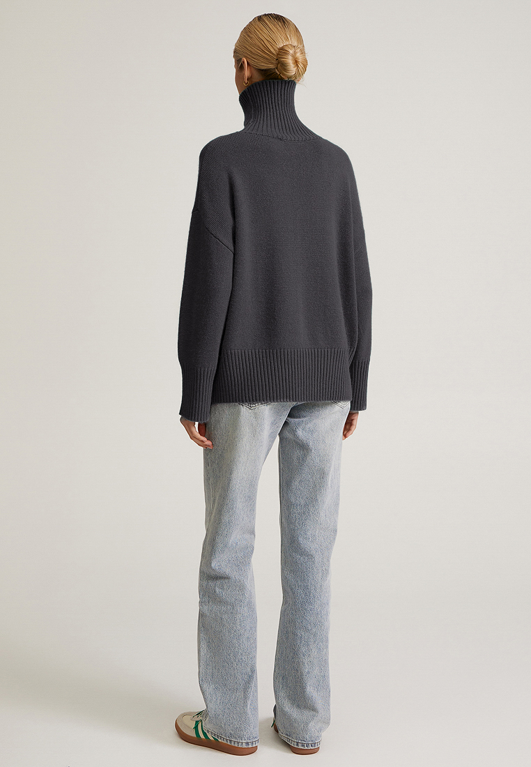 Джемпер с высоким воротом в графитовом цвете 5