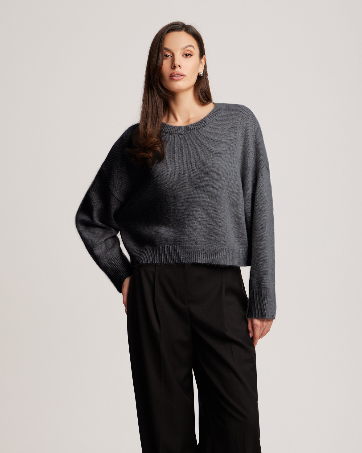 Укороченный джемпер в графитовом цвете 4