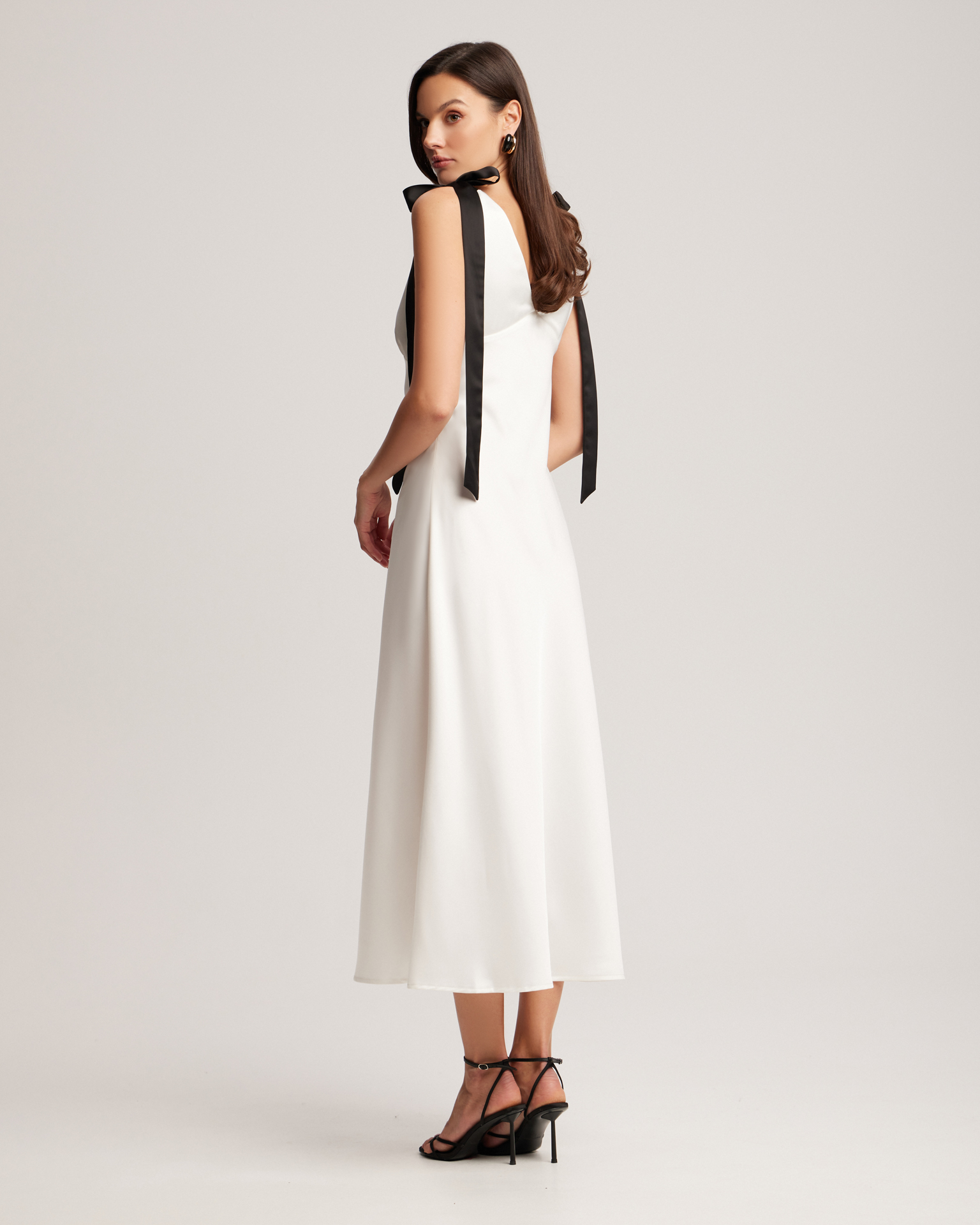 Платье с V-образным вырезом 8