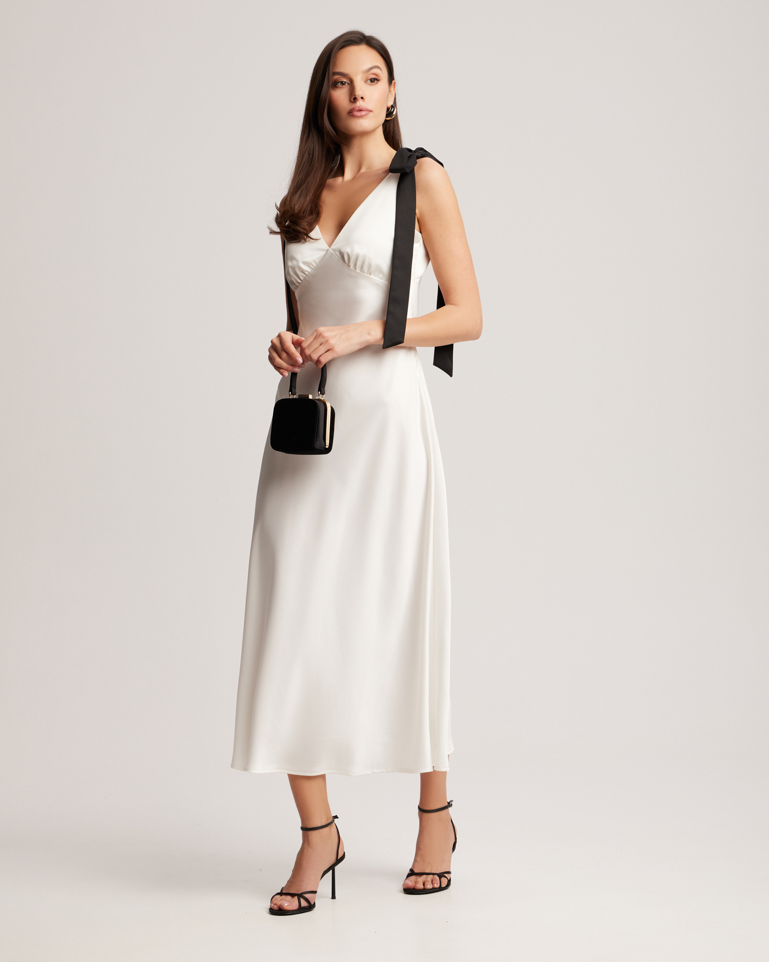 Платье с V-образным вырезом 3