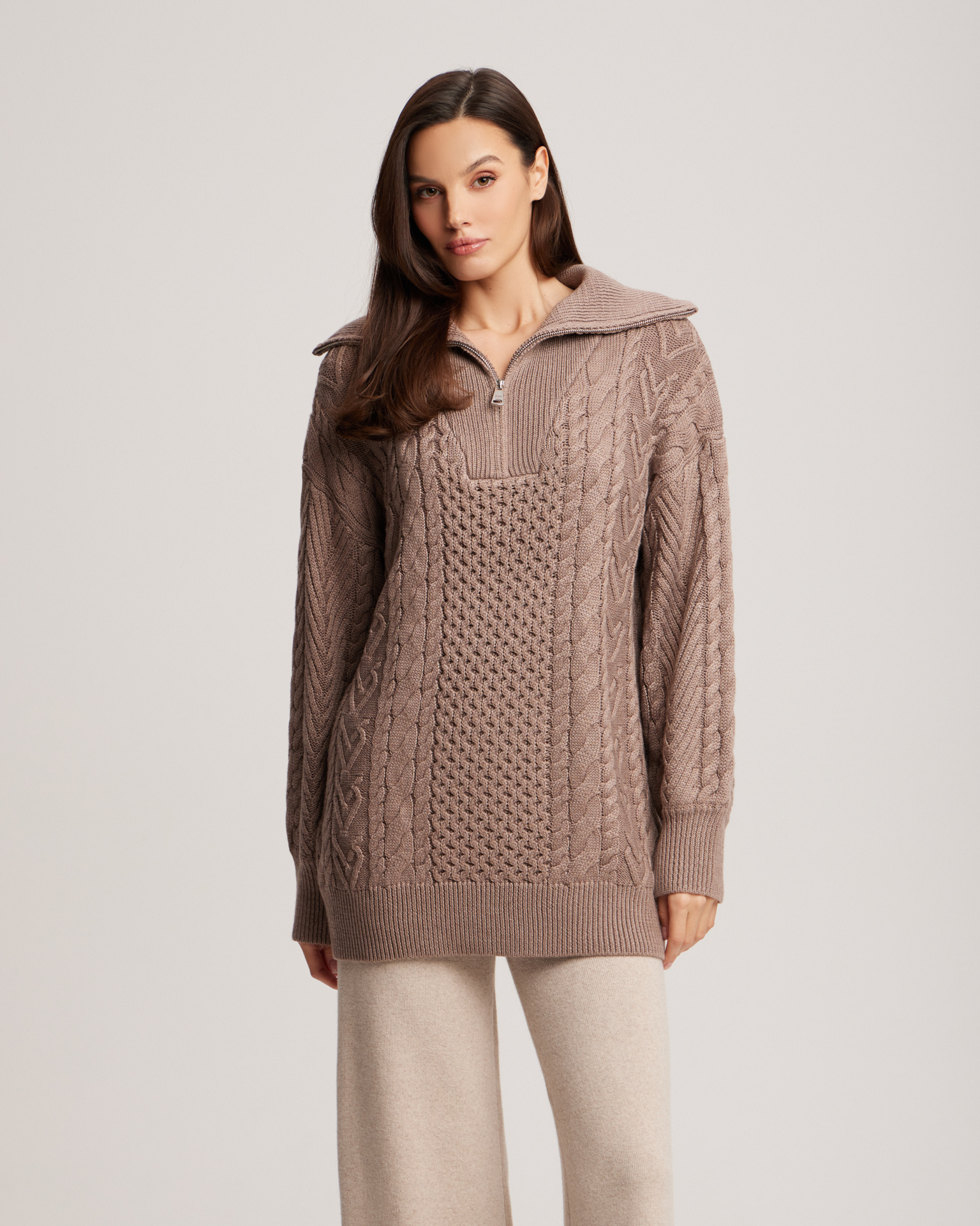 Свитер с воротником на молнии в цвете капучино 1