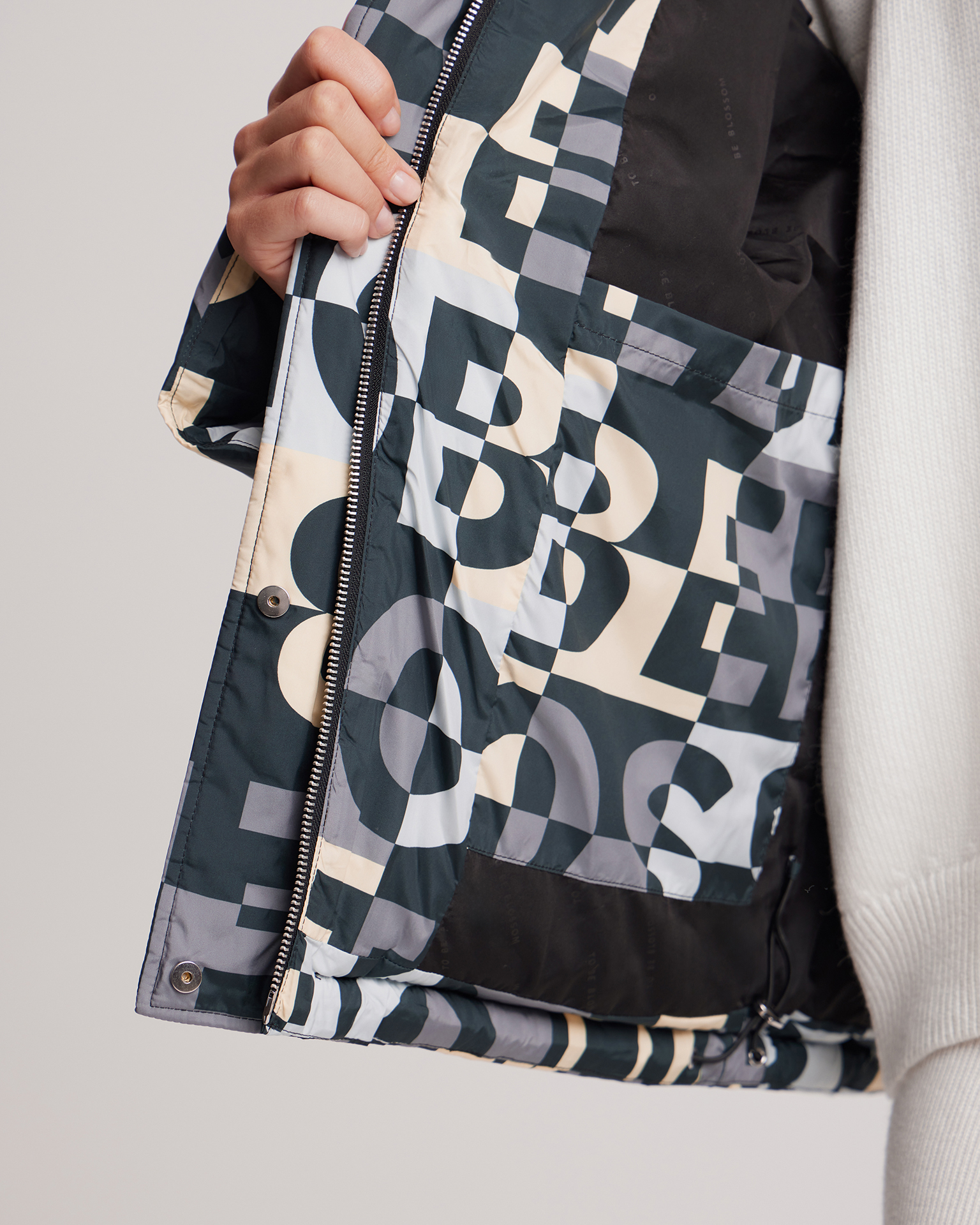 Пуховик с лимитированным принтом 8