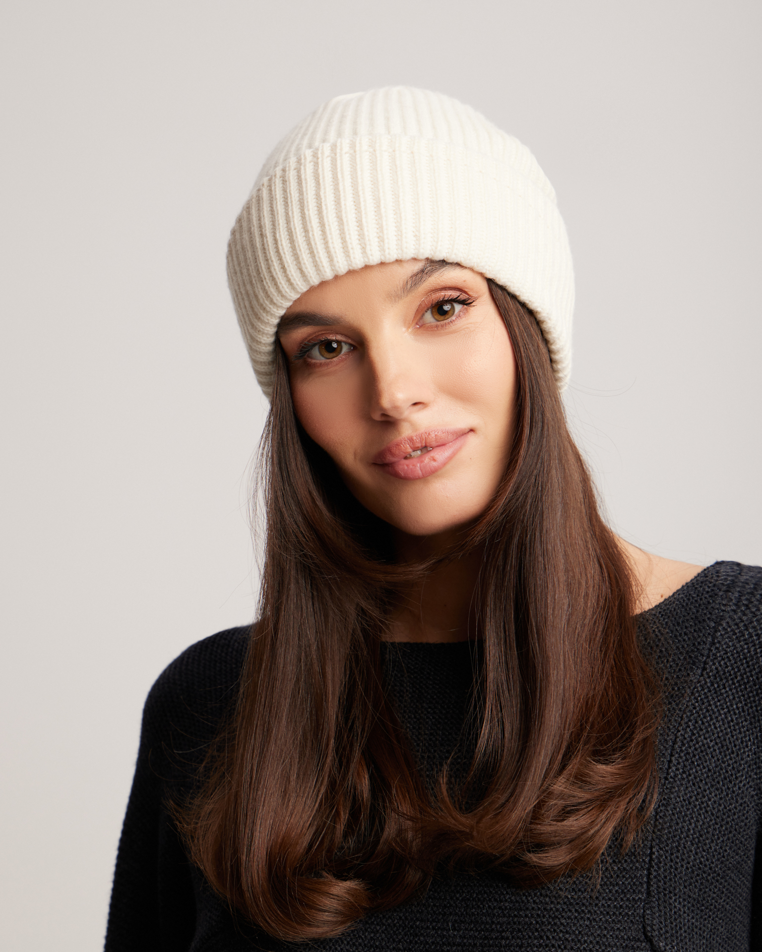 Шапка из шерсти в рубчик в молочном цвете 1