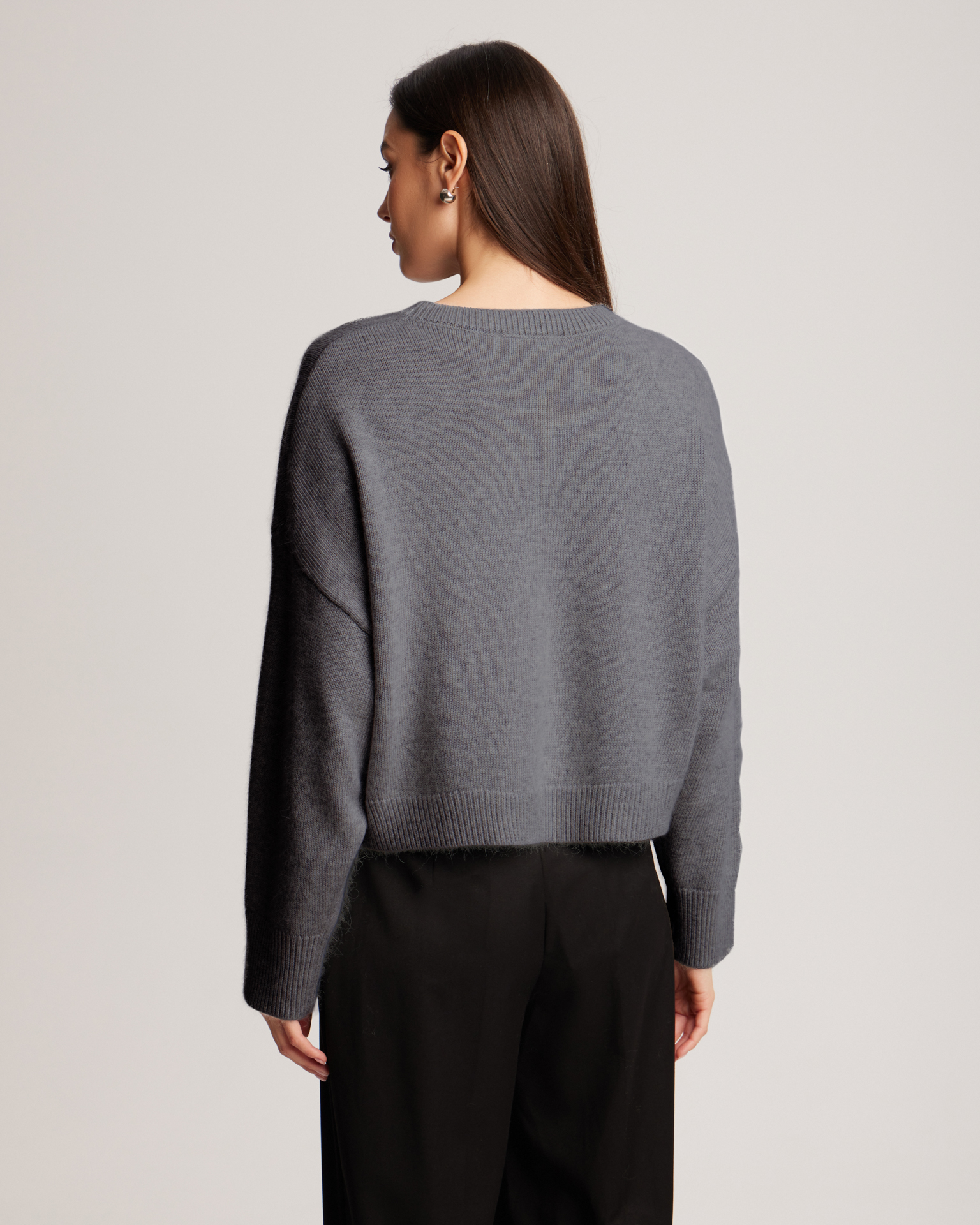 Укороченный джемпер в графитовом цвете 7